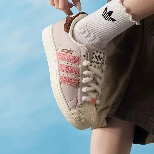 Adidas Superstar पिंक फजी स्ट्राइप लाइफस्टाइल स्नीकर 6