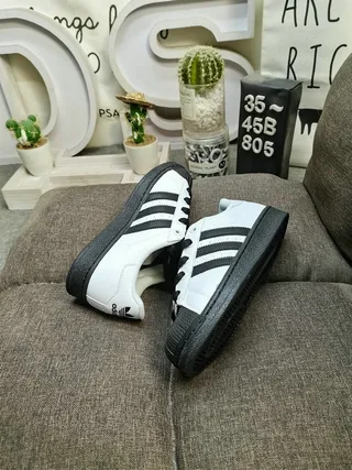 Adidas Superstar Branco e Preto Lifestyle Sneakers 6