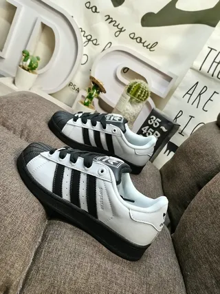 Adidas Superstar Branco e Preto Lifestyle Sneakers 7
