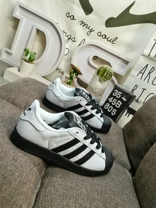 Adidas Superstar Branco e Preto Lifestyle Sneakers 9
