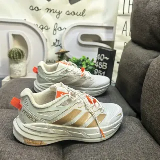 Adidas Terrex Beige Gold Trail-Inspired Mesh-and-Synthetic Upper Chaussures de running