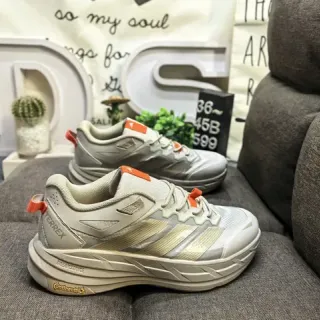 Adidas TERREX बेज नारंगी तीन पट्टी साइड पैनल लाइफस्टाइल स्नीकर