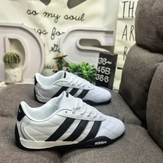 Adidas सफेद काला क्विल्टेड सिंथेटिक अपर तीन पट्टियाँ लाइफस्टाइल स्नीकर