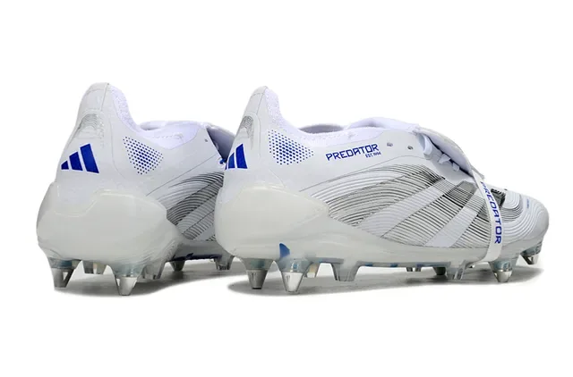 Adidas Brancos e Azuis Sapatos de Futebol con Upper Sintético e Acentos de Marca para Firm Ground 5