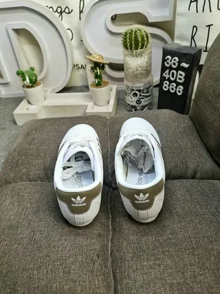 Adidas White Gold Leather Upper Three-Stripe Side Panel Lifestyle Sneakers 8
