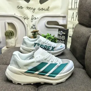 Adidas Chaussures de course blanc et vert léger mesh upper mousse sculptée semelle intermédiaire