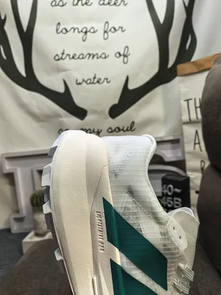 Adidas Chaussures de course blanc et vert léger mesh upper mousse sculptée semelle intermédiaire 3