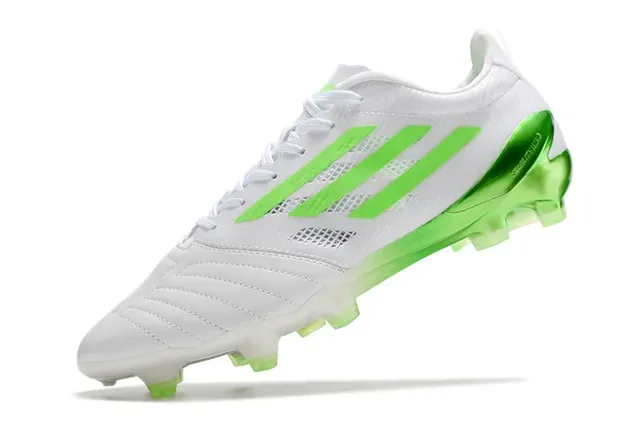 Adidas Chaussures de football blanches et vertes low-cut tacons moulés semelle translucide terrain ferme 3