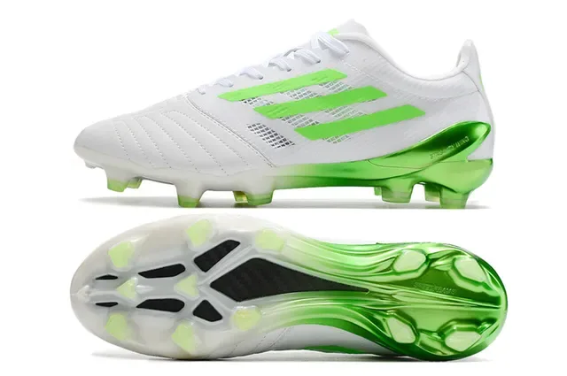 Adidas Chaussures de football blanches et vertes low-cut tacons moulés semelle translucide terrain ferme 6