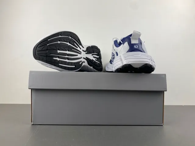 Adidas White Navy Sculpted Midsole Layered Nylon/synthetic Overlays Chunky Sneakers 16
