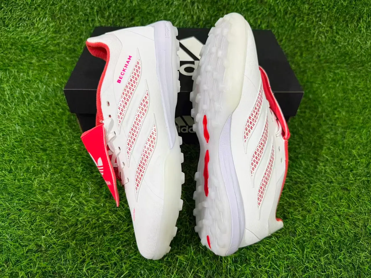 Adidas Branco Vermelho Baixo Superior Sintético Sobreposições de Rayas Texturizadas Grama Artificial Sapatos de Futebol 16