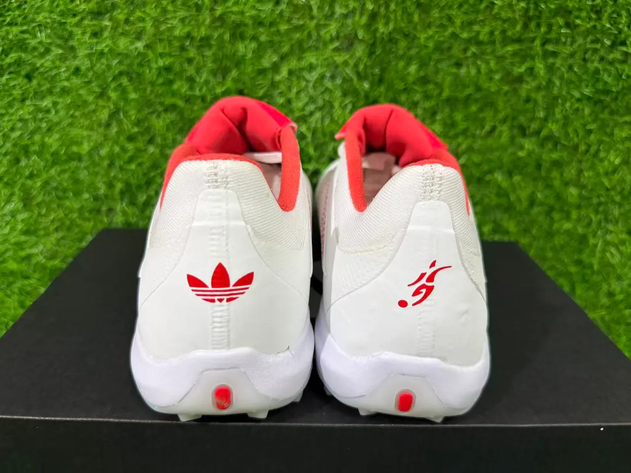 Adidas Branco Vermelho Baixo Superior Sintético Sobreposições de Rayas Texturizadas Grama Artificial Sapatos de Futebol 5