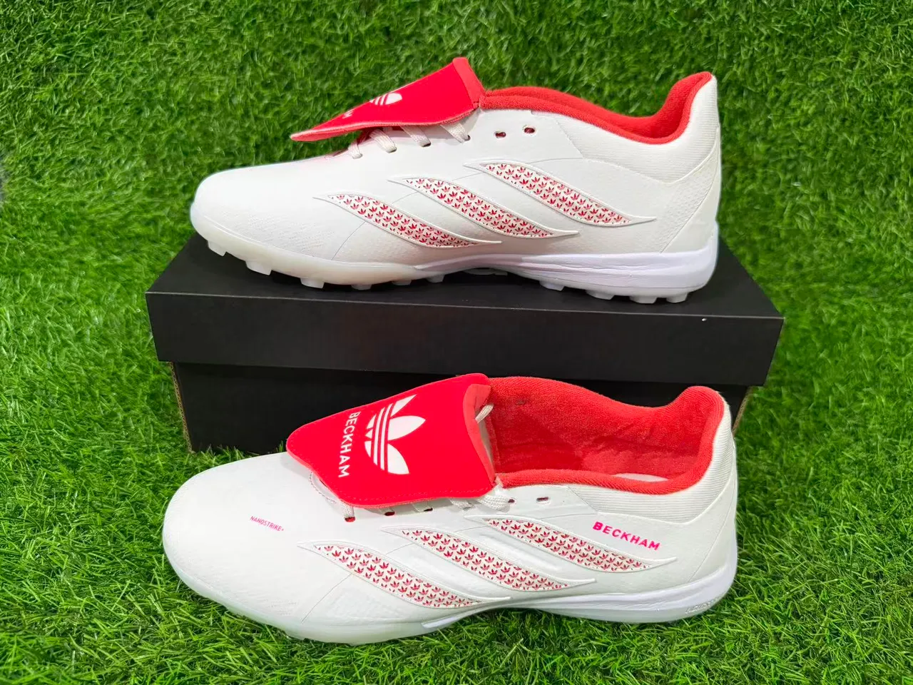 Adidas Branco Vermelho Baixo Superior Sintético Sobreposições de Rayas Texturizadas Grama Artificial Sapatos de Futebol 7
