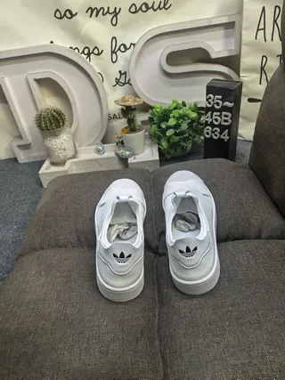 Adidas Chaussures Lifestyle Blanches à Enfiler avec Sangle Croisée Élastique 8