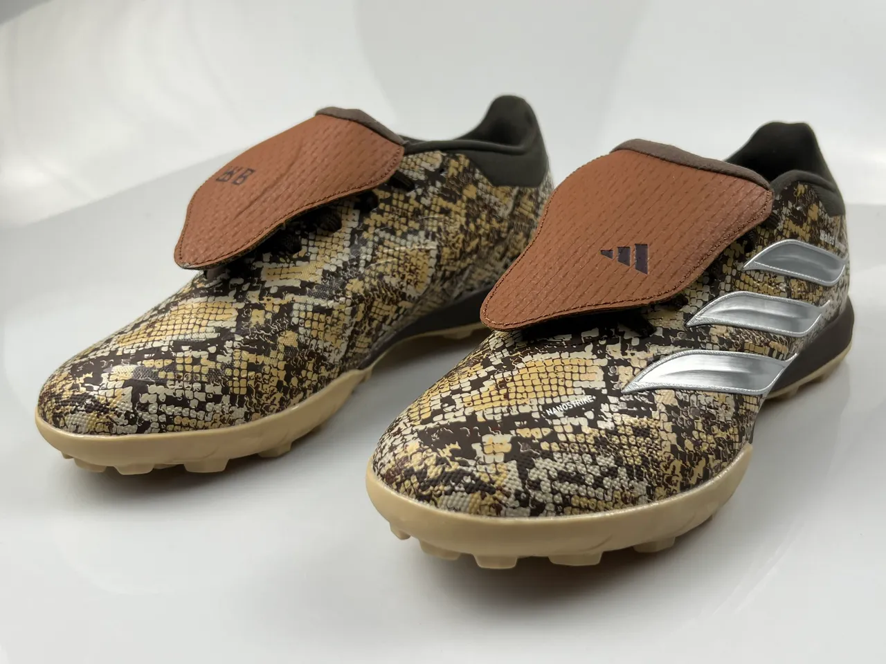 Adidas x Wales Bonner NanoStrike Snakeskin Turf أحذية كرة القدم 2