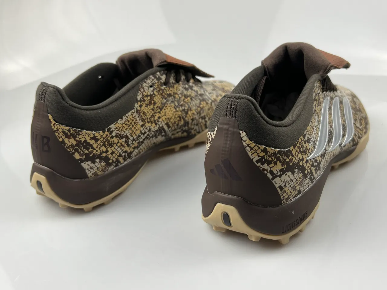 Adidas x Wales Bonner NanoStrike Snakeskin Turf أحذية كرة القدم 3
