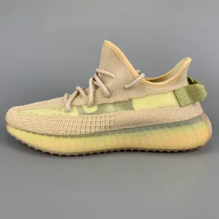 Adidas Yeezy Boost 350 बेज़ और हल्का पीला लाइफस्टाइल स्नीकर