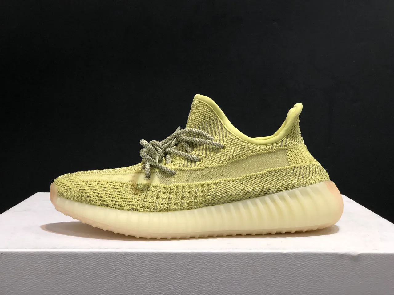 Adidas Yeezy Boost 350 V2 Amarelo pálido Sneakers Lifestyle 3