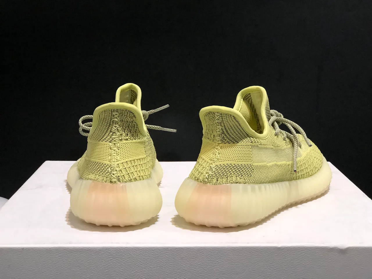 Adidas Yeezy Boost 350 V2 Amarelo pálido Sneakers Lifestyle 8