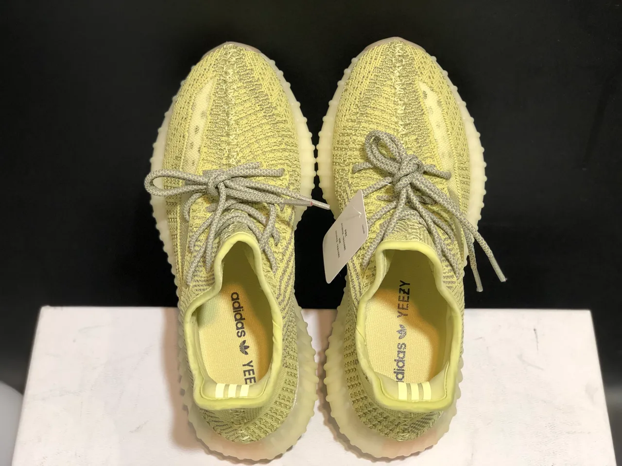 Adidas Yeezy Boost 350 V2 Amarelo pálido Sneakers Lifestyle 9
