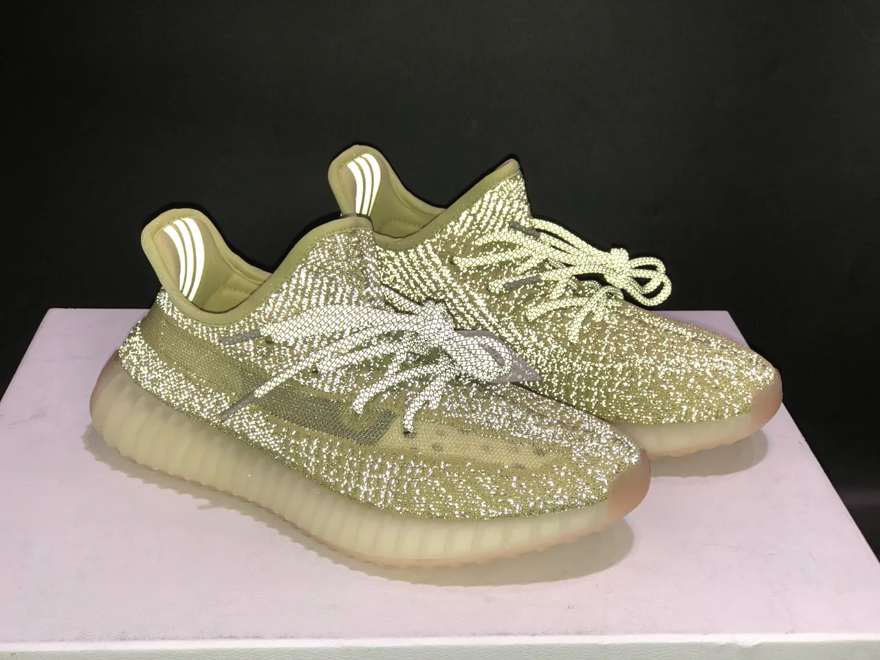 Adidas Yeezy Boost 350 V2 Amarelo pálido Sneakers Lifestyle 11