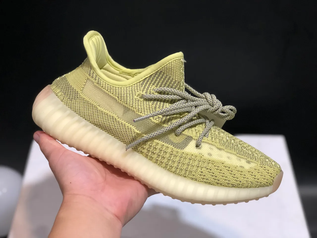 Adidas Yeezy Boost 350 V2 Amarelo pálido Sneakers Lifestyle 12