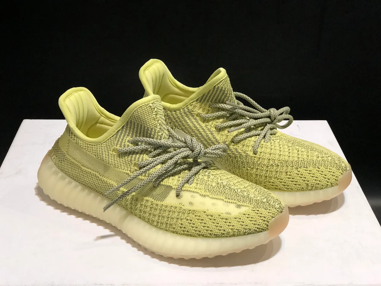 Adidas Yeezy Boost 350 V2 Amarelo pálido Sneakers Lifestyle 13
