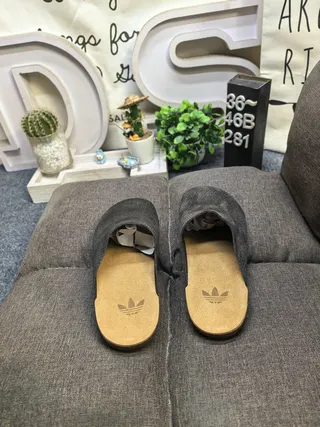 Adidas Yeezy Slide Charcoal Woven Slipper 8