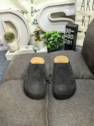 Adidas Yeezy Slide Charcoal Woven Slipper 10