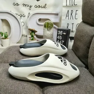 Adidas Yeezy Slide सफेद काला मोल्डेड मोनोलिथिक सोल ओपन-हील स्लिप-ऑन स्लिपर्स