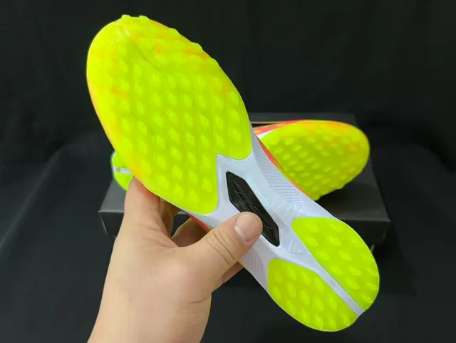 Adidas Jaune Rose Bas Upper Synthétique Noir Trois Rayures Branding Gazon Chaussures de Football 3