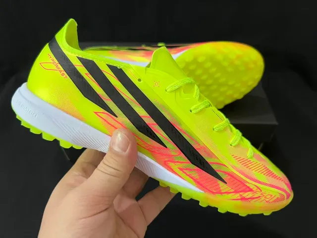 Adidas Jaune Rose Bas Upper Synthétique Noir Trois Rayures Branding Gazon Chaussures de Football 6
