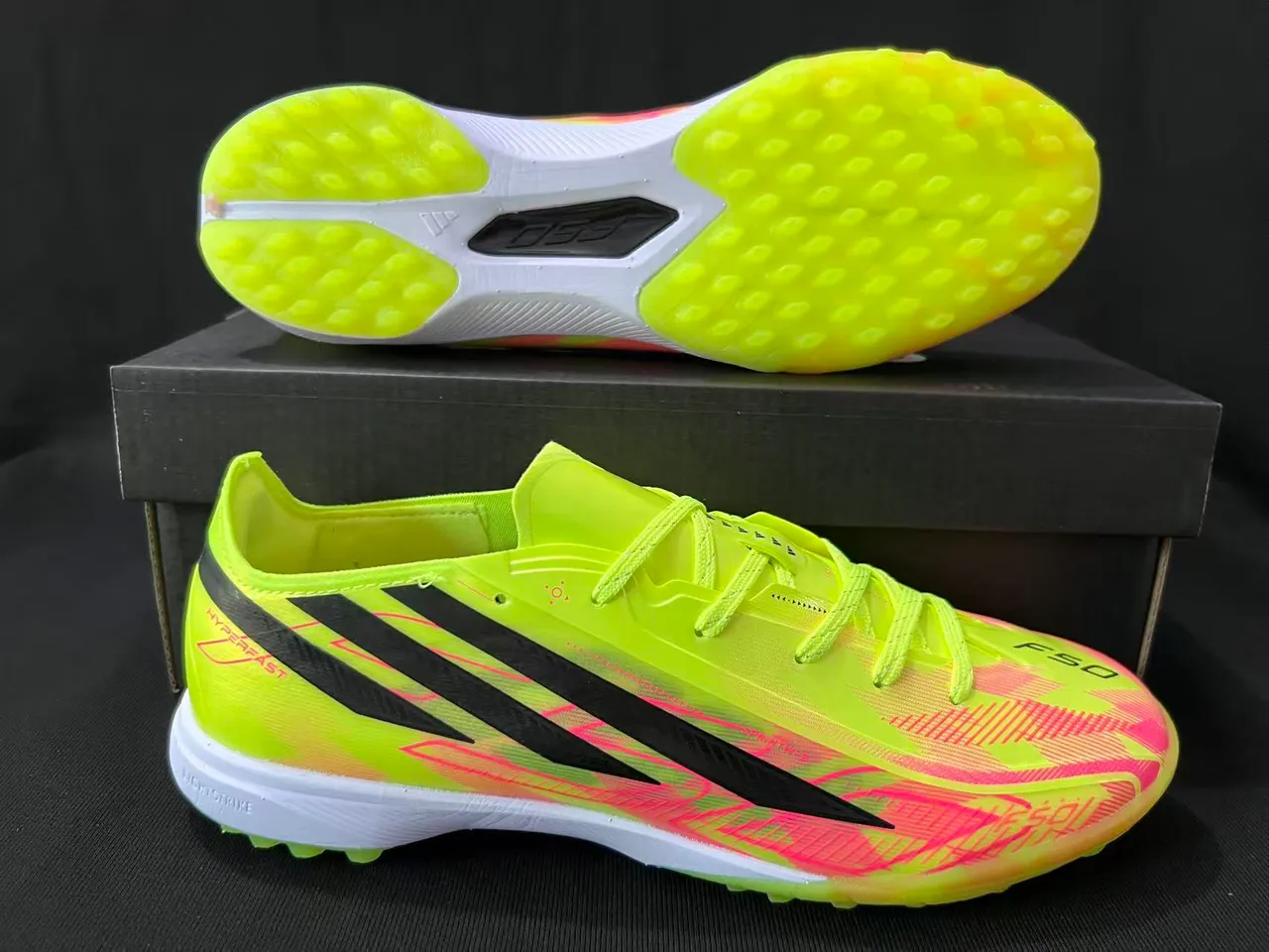 Adidas Jaune Rose Bas Upper Synthétique Noir Trois Rayures Branding Gazon Chaussures de Football 7