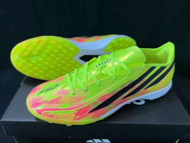 Adidas Jaune Rose Bas Upper Synthétique Noir Trois Rayures Branding Gazon Chaussures de Football 8