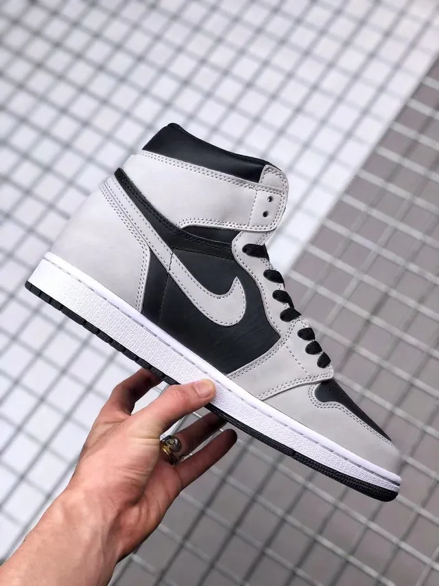 Air Jordan 1 Cinza Preto High-Top Camurça e Couro Construção com Painéis Tênis de Basquete 5