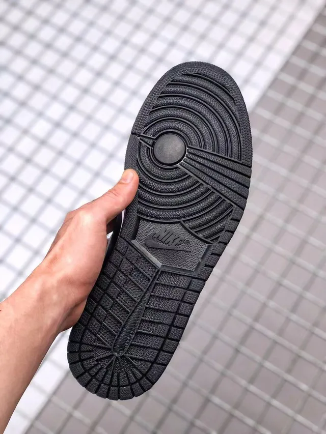 Air Jordan 1 Cinza Preto High-Top Camurça e Couro Construção com Painéis Tênis de Basquete 7