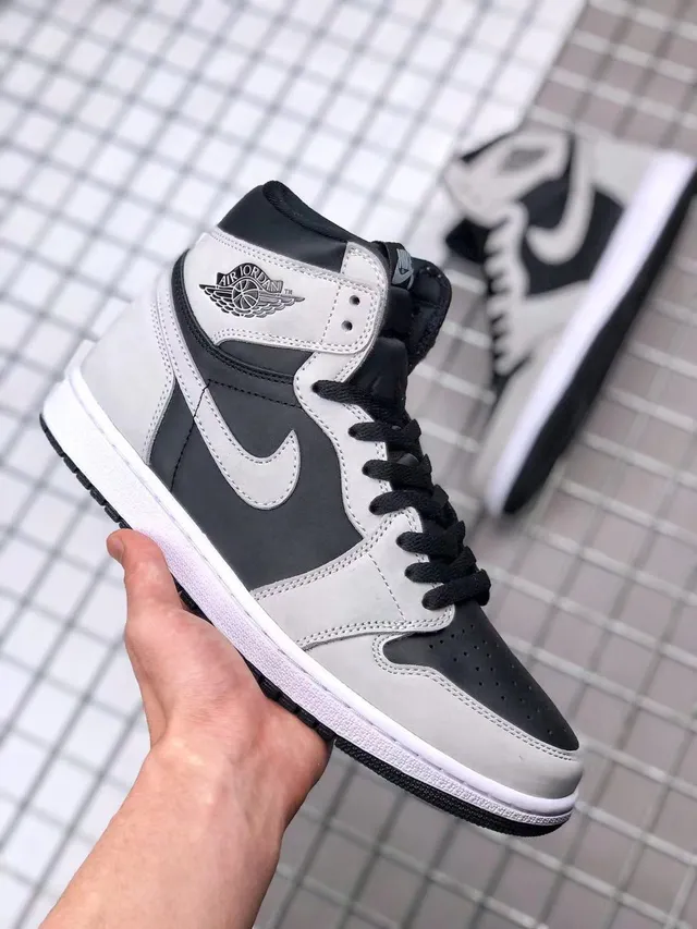 Air Jordan 1 Cinza Preto High-Top Camurça e Couro Construção com Painéis Tênis de Basquete 8