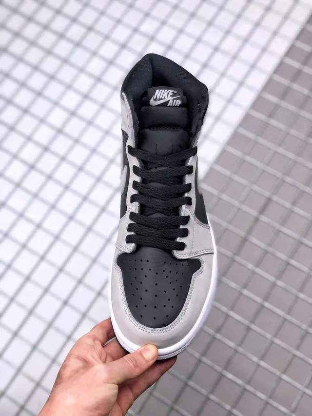 Air Jordan 1 Cinza Preto High-Top Camurça e Couro Construção com Painéis Tênis de Basquete 9