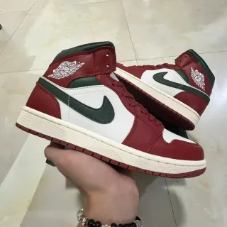 Air Jordan 1 High 酒红绿白篮球鞋