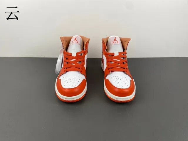 Chaussures de basketball Air Jordan 1 High orange et blanc 11