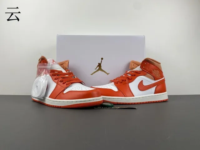 Chaussures de basketball Air Jordan 1 High orange et blanc 13