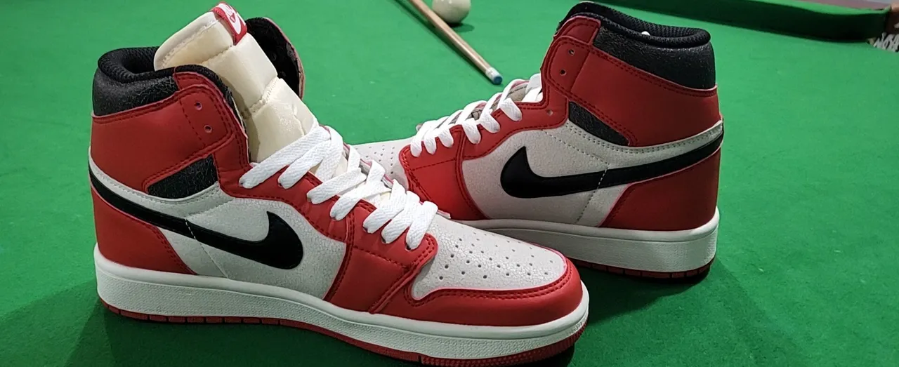 Air Jordan 1 High Red White Black Basketball Shoes 3