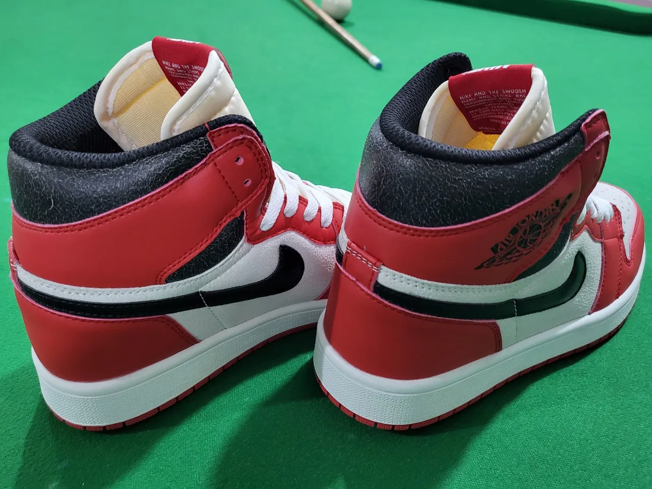 Air Jordan 1 High Red White Black Basketball Shoes 4