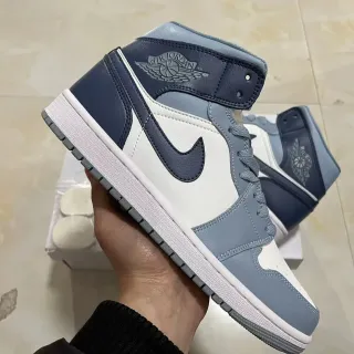 Air Jordan 1 高帮白色海军灰篮球鞋