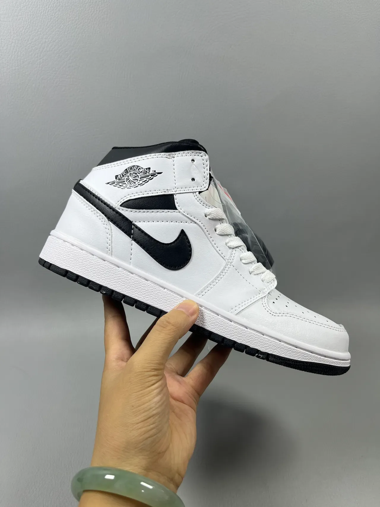 Air Jordan 1 High Blanc et Noir Chaussures de Basketball 4