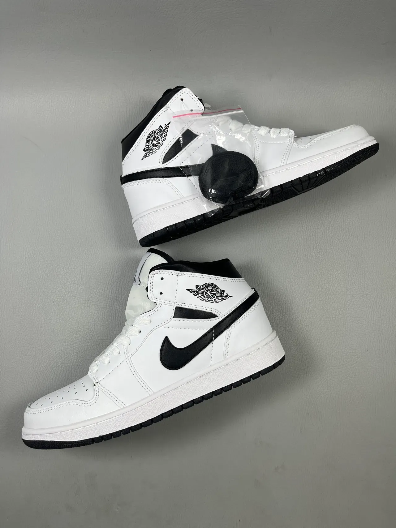 Air Jordan 1 High Blanc et Noir Chaussures de Basketball 5