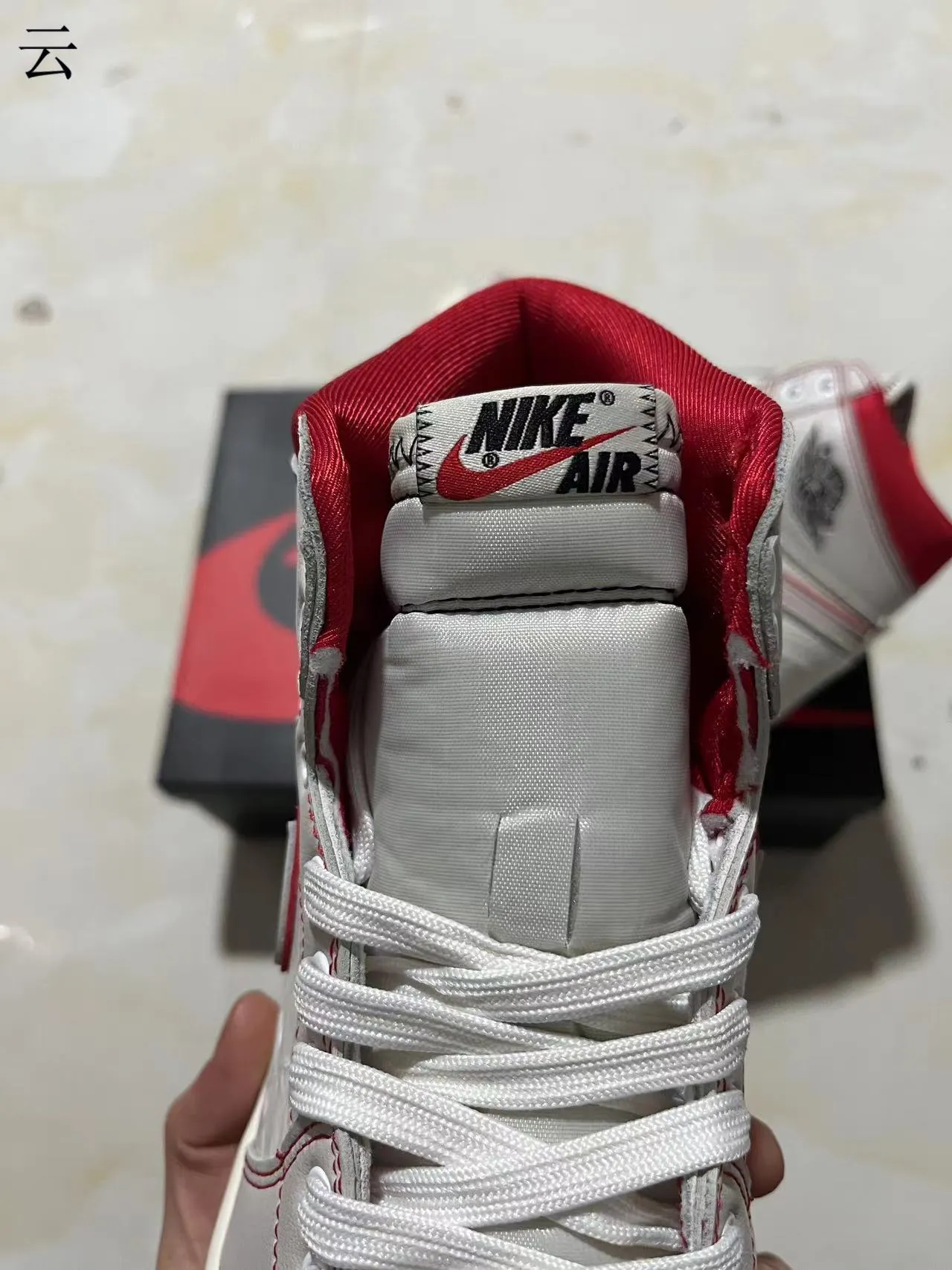 Air Jordan 1 High Tênis de Basquete Couro Crinkled Branco e Vermelho 4