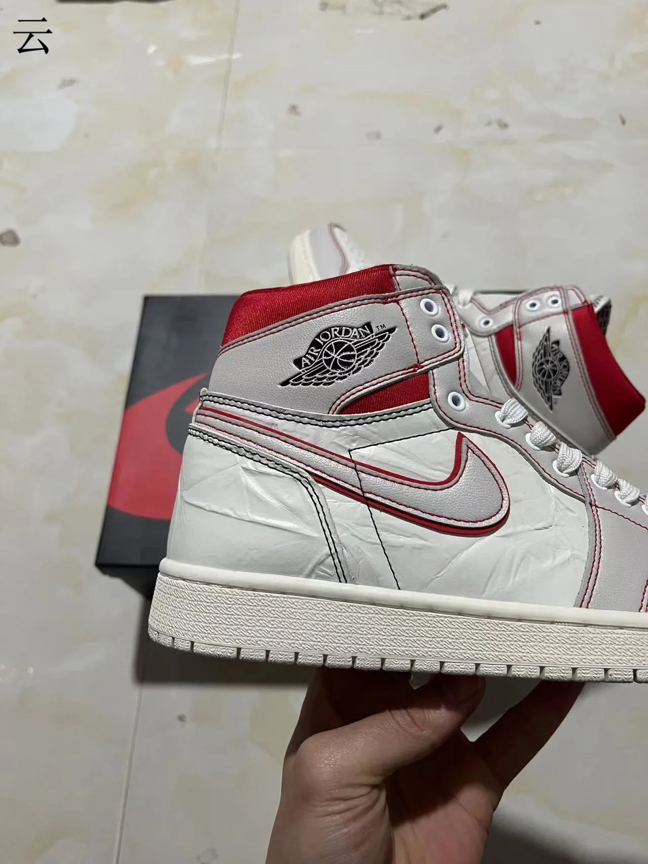 Air Jordan 1 High Tênis de Basquete Couro Crinkled Branco e Vermelho 7