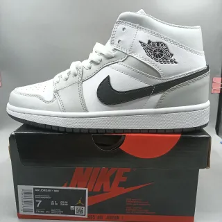 Air Jordan 1 Mid White/Black Basketball Shoes