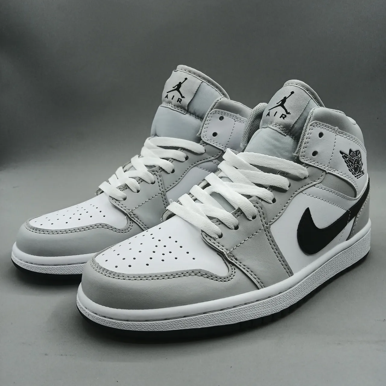 Air Jordan 1 Mid White/Black Basketball Shoes 2